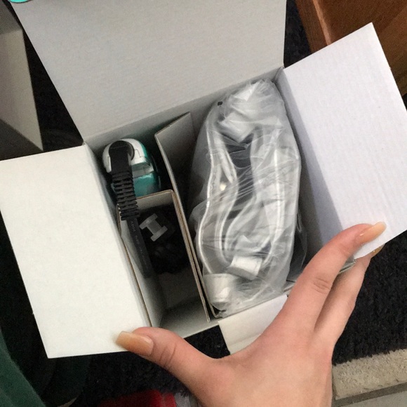 *SOLD*CHI ULTA BEAUTY HAIR STRAIGHTENER - Picture 5 of 8